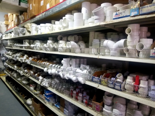 • Miscelánea de ferreteria
• Articulos para plomeria y electricidad
• Copia de llaves
• Pintura 5,000 colores a escoger
• Selladores de techo