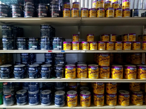 • Miscelánea de ferreteria
• Articulos para plomeria y electricidad
• Copia de llaves
• Pintura 5,000 colores a escoger
• Selladores de techo