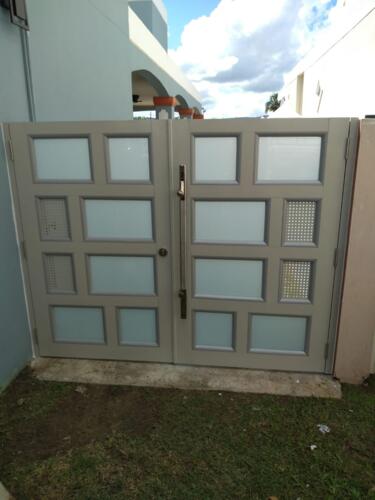                                                                                             • Fabricación de ventanas y puertas de seguridad
• Puertas de garaje
• Puertas de cristal
• Puertas pivotantes
• Puertas de closet
• Tormenteras de plancha
                                                                                    