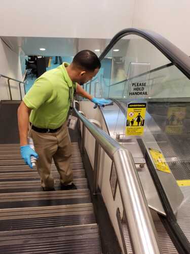 • Perfect Integrated Solutions, Inc., reúne en una sola compañía una diversidad de servicios de limpieza, desinfección y sanitización comercial e industrial.
A través de sus compañías hermanas provee servicios de:
• Venta de productos
• Materiales y equipos de limpieza
• Pintura comercial
• Construcción liviana
• Limpieza de ductos de aires acondicionados
• Jardinería y mantenimiento de áreas verdes
• Seguridad