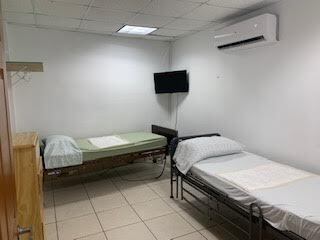 Productos o Servicios
• Habitaciones privadas, semi-privadas y compartidas.
• Menú certificado
• Lavandería
• Enfermeras graduadas
• Servicios médicos, de pruebas de laboratorio y medicamentos en nuestro hogar.
• Además contamos con servicios de oftalmólogo, podíatra, sicólogo, psiquiatra y trabajador social para nuestros residentes.