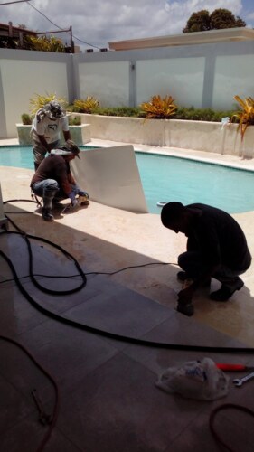 • Pulimos las siguientes superficies:
• Concreto
• Mármol
• Terrazo
• Granito
• Madera
• Vinyl
• Coralina
• Losas baldosas
• Losas Italianas