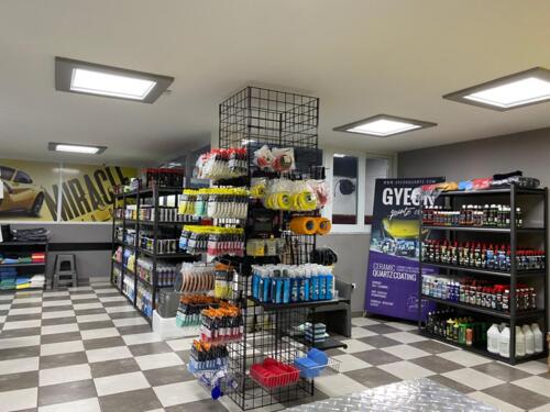                                                                                             • Refinamiento estético automotriz
• Tienda de productos
• Herramientas y Accesorios para el cuidado estético automotriz
• Taller de servicios de detallado profesional de autos:
• Químicos
• Herramientas
• Lavado de carro
                                                                                    