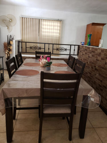                                                                                             Servicio de cuidado a envejecientes las 24 horas del día los 7 días de la semana. Atendido por sus propios dueños en un ambiente familiar. Enfermeras y personal altamente calificado. Menú balanceados 3 comidas y 3 meriendas, cisterna de agua, planta eléctrica, laundry y actividades diarias.
                                                                                    