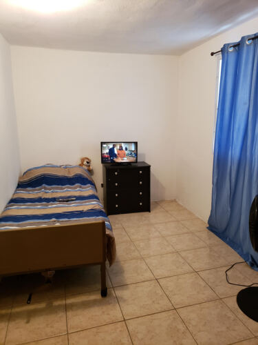                                                                                             Servicio de cuidado a envejecientes las 24 horas del día los 7 días de la semana. Atendido por sus propios dueños en un ambiente familiar. Enfermeras y personal altamente calificado. Menú balanceados 3 comidas y 3 meriendas, cisterna de agua, planta eléctrica, laundry y actividades diarias.
                                                                                    