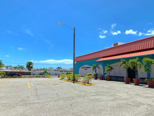 • Amplias y modernas facilidades para satisfacer tu necesidad en el momento del dolor
• Visítanos, verás que somos los mejores
• Aceptamos la mayoría de los planes y tarjetas de crédito