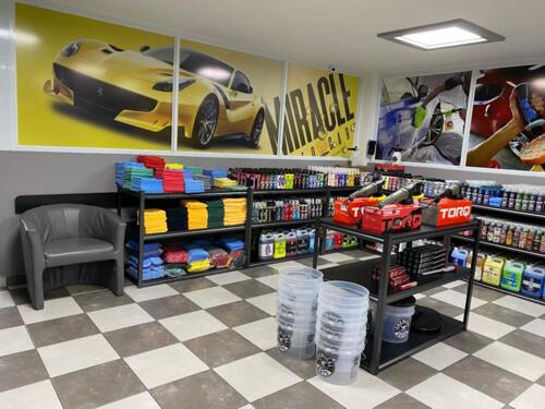                                                                                             • Refinamiento estético automotriz
• Tienda de productos
• Herramientas y Accesorios para el cuidado estético automotriz
• Taller de servicios de detallado profesional de autos:
• Químicos
• Herramientas
• Lavado de carro
                                                                                    