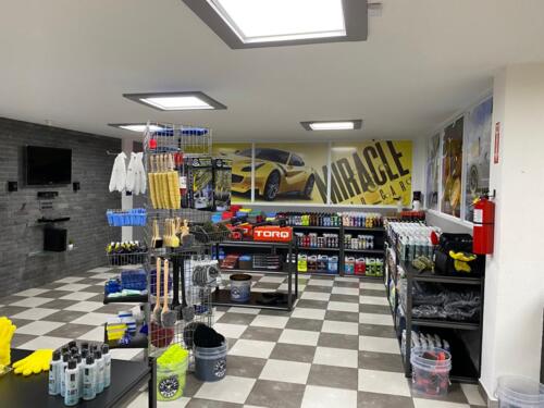                                                                                             • Refinamiento estético automotriz
• Tienda de productos
• Herramientas y Accesorios para el cuidado estético automotriz
• Taller de servicios de detallado profesional de autos:
• Químicos
• Herramientas
• Lavado de carro
                                                                                    