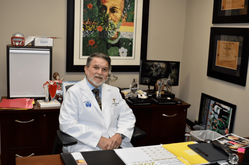                                                                                             Mayagüez Orthopedics
• Ortopedia general
• Reemplazo de articulaciones
• Artroscopia de hombro y rodilla
• Medicina Deportiva
                                                                                    