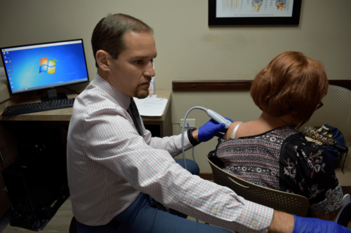                                                                                             Mayagüez Orthopedics
• Ortopedia general
• Reemplazo de articulaciones
• Artroscopia de hombro y rodilla
• Medicina Deportiva
                                                                                    