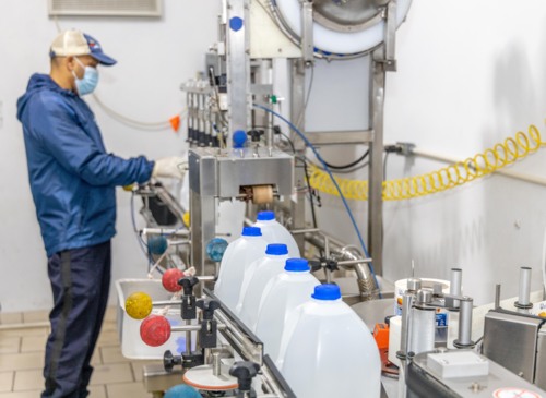                                                                                             • Tratamiento y Purificación de agua para venta
• Sanitación de botellones por dentro y por fuera
• Envasamos botellones y galones para venta al detal y al por mayor.
• Realizamos entregas al centro, este y noreste.
• Dispensadores de metal, plásticos y cerámica
• Bombas de agua manual y de batería
• Rack para organizar los botellones
• Contamos con water-coolers
• Cajas de cono (vasos)
                                                                                    
