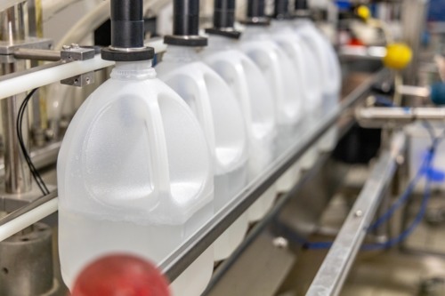                                                                                             • Tratamiento y Purificación de agua para venta
• Sanitación de botellones por dentro y por fuera
• Envasamos botellones y galones para venta al detal y al por mayor.
• Realizamos entregas al centro, este y noreste.
• Dispensadores de metal, plásticos y cerámica
• Bombas de agua manual y de batería
• Rack para organizar los botellones
• Contamos con water-coolers
• Cajas de cono (vasos)
                                                                                    