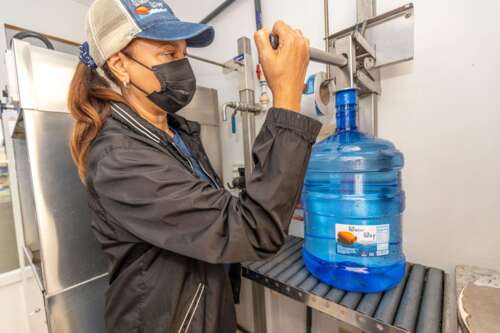                                                                                            • Tratamiento y Purificación de agua para venta
• Sanitación de botellones por dentro y por fuera
• Envasamos botellones y galones para venta al detal y al por mayor.
• Realizamos entregas al centro, este y noreste.
• Dispensadores de metal, plásticos y cerámica
• Bombas de agua manual y de batería
• Rack para organizar los botellones
• Contamos con water-coolers
• Cajas de cono (vasos)
                                                                                    