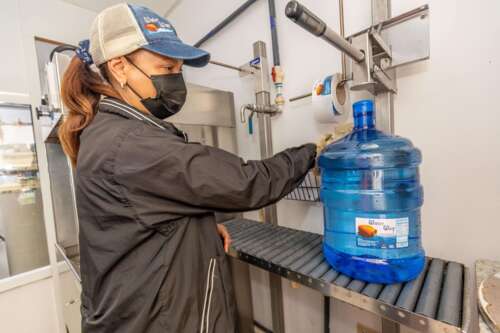                                                                                             • Tratamiento y Purificación de agua para venta
• Sanitación de botellones por dentro y por fuera
• Envasamos botellones y galones para venta al detal y al por mayor.
• Realizamos entregas al centro, este y noreste.
• Dispensadores de metal, plásticos y cerámica
• Bombas de agua manual y de batería
• Rack para organizar los botellones
• Contamos con water-coolers
• Cajas de cono (vasos)
                                                                                    