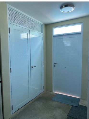 Cotizamos en la comodidad de su hogar. Puertas y ventanas de seguridad en aluminio y cristal. Trabajamos 5 días laborables.