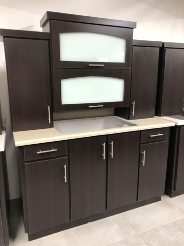                                                                                             • Ferretería en general

Materiales para construcción:
• Varilla, cemento, bloque, arena, piedra, etc.
• Madera
• Pinturas
• Selladores
• Plomería
• Electricidad
• Gabinetes de cocina
• Vanities de baño
• Espejos
• Cortinas
• Mezcladoras para fregaderos, lavamanos y duchas
• Cisternas
• Motores para cisternas
• Herramientas
• Artículos para el hogar y más..
                                                                                    