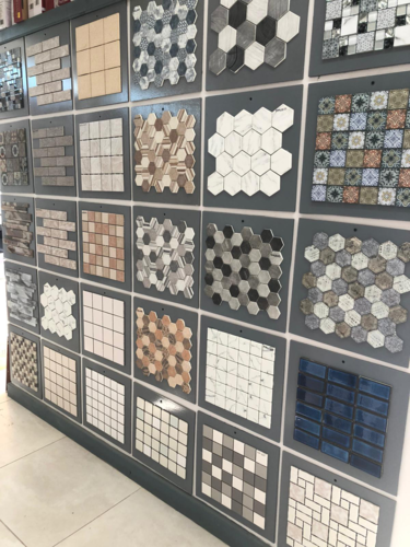                                                                                             • Ferretería en general

Materiales para construcción:
• Varilla, cemento, bloque, arena, piedra, etc.
• Madera
• Pinturas
• Selladores
• Plomería
• Electricidad
• Gabinetes de cocina
• Vanities de baño
• Espejos
• Cortinas
• Mezcladoras para fregaderos, lavamanos y duchas
• Cisternas
• Motores para cisternas
• Herramientas
• Artículos para el hogar y más..
                                                                                    