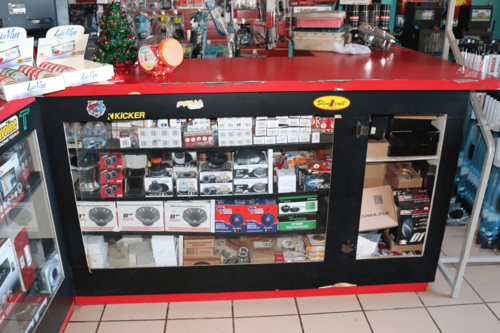                                                                                             • Venta e instalación de gomas de todas las marcas
• Venta e instalación de aros y suspensión para pick-up
• Alineación y balanceo
• Cambio de aceite y filtro
• Venta de tintes
• Mecánica liviana
• Venta e instalación de Bombillas LED
• Accesorios (parrillas, alfombras, covers, focos)
• Venta e instalación de sonido para autos
                                                                                    