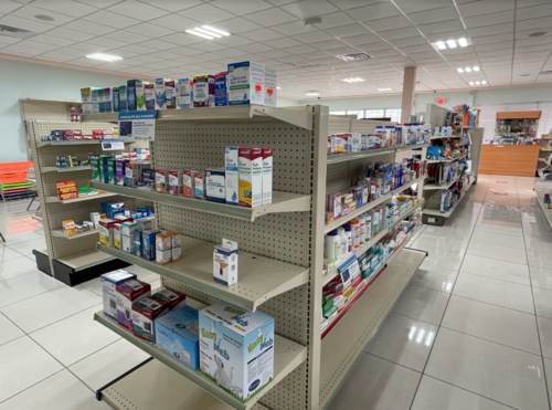                                                                                             Farmacia Las Catalinas
• Despacho de Medicamentos con Receta
• Consulta por Doctor en Farmacia
• Medicamentos ¨Over the Counter¨
• Vacunación
• Artículos de Primera Necesidad
• Copias y Fax
• Artículos Escolares
• Mini-Colmado 
• Ferreteria
                                                                                    