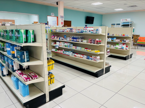                                                                                             Farmacia Las Catalinas
• Despacho de Medicamentos con Receta
• Consulta por Doctor en Farmacia
• Medicamentos ¨Over the Counter¨
• Vacunación
• Artículos de Primera Necesidad
• Copias y Fax
• Artículos Escolares
• Mini-Colmado 
• Ferreteria
                                                                                    