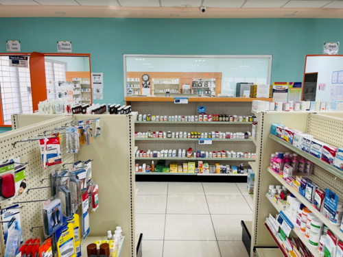                                                                                             Farmacia Las Catalinas
• Despacho de Medicamentos con Receta
• Consulta por Doctor en Farmacia
• Medicamentos ¨Over the Counter¨
• Vacunación
• Artículos de Primera Necesidad
• Copias y Fax
• Artículos Escolares
• Mini-Colmado 
• Ferreteria
                                                                                    
