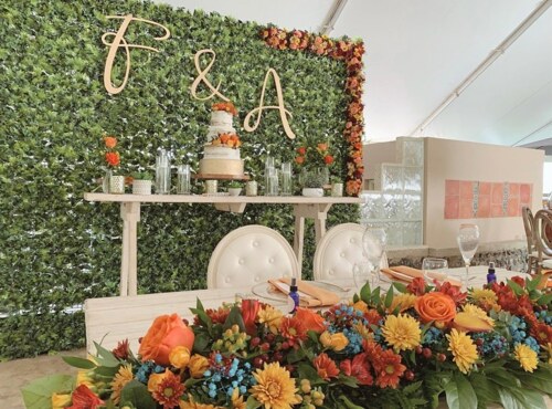 • Decoraciones corporativas
• Decoraciones sociales
• Boda de destino
• Coordinación completa
• Coordinación parcial
• Coordinación de un día
• Diseño y Decoración
• Eventos corporativos