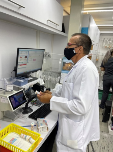                                                                                             • Etiquetas parlantes (para personas no videntes)
• Foto Receta -Vía texto/WhatsApp
• Despacho de recetas enviadas por email, fax, e-prescribing (receta electrónica)
• Entrega de medicamentos a tu hogar Delivery
• Servicio Especializado a Hogares de Envejecientes
• Centro de Vacunación
• Equipo Médico (andadores, muletas, sillas y más)
• Colecturía Digital (sellos, certificados, licencias)
• Fotografía (real de ID, Pasaportes, Impresiones)
• Pago de facturas (AEE, AAA, Teléfono, Cable)
• Recarga de tarjetas y celulares
• Lotería electrónica
• Efectos Escolares (trabajos, láminas y más)
• Fotocopias y envío de fax
• Joyería fina
• Productos de belleza
• Carteras finas
• Envoltura de regalos
• Motivos de cumpleaños (globos-helio)
• Productos para bebé
• Perfumería
• Efectos religiosos
• Tarjetas de regalos (videojuegos y más)
• Juguetes
• Productos para mascotas
• Recetas parlantes
                                                                                    