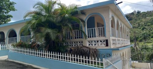                                                                                             Servicio de cuidado a envejecientes las 24 horas del día los 7 días de la semana. Atendido por sus propios dueños en un ambiente familiar. Enfermeras y personal altamente calificado. Menú balanceados 3 comidas y 3 meriendas, cisterna de agua, planta eléctrica, laundry y actividades diarias.
                                                                                    