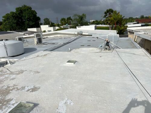                                                                                             JJ Solar & Roofing Services
• Venta e instalación de sistemas solares (placas, micro inversores y baterías)
                                                                                    