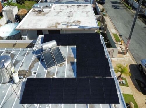                                                                                             JJ Solar & Roofing Services
• Venta e instalación de sistemas solares (placas, micro inversores y baterías)
                                                                                    