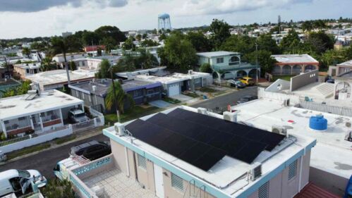                                                                                             JJ Solar & Roofing Services
• Venta e instalación de sistemas solares (placas, micro inversores y baterías)
                                                                                    