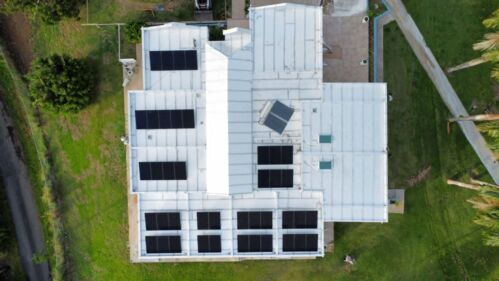                                                                                             JJ Solar & Roofing Services
• Venta e instalación de sistemas solares (placas, micro inversores y baterías)
                                                                                    