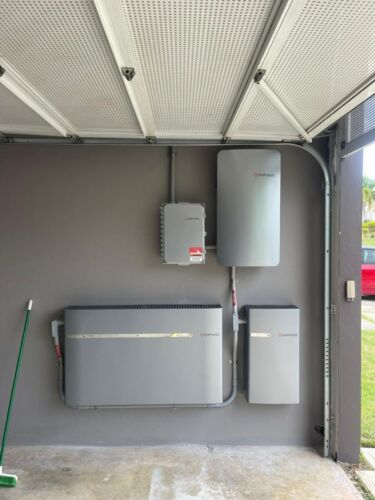                                                                                             JJ Solar & Roofing Services
• Venta e instalación de sistemas solares (placas, micro inversores y baterías)
                                                                                    