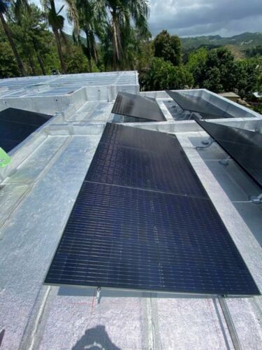                                                                                             JJ Solar & Roofing Services
• Venta e instalación de sistemas solares (placas, micro inversores y baterías)
                                                                                    