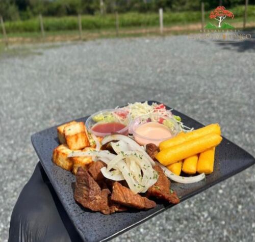                                                                                             Campo Mofongo
• Restaurante
• Coctelería
• Eventos privados (familiar y corporativo)
• Parking
• WiFi
• Pet Friendly
                                                                                    