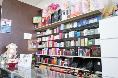                                                                                             Farmacia Keitha
Servicios:
• Copias
• Fax
• Entrega al hogar

Productos:
• Recetario
• Mercancía de primera necesidad
• Tienda de regalos
• Joyería
• Carteras
• Perfumería
• Maquillajes
• Productos de cabello
• Productos de cuidado de piel
• Tarjetas postales
• Misceláneos
• Equipo médico
• Vitaminas
• Productos naturales
• Medicamentos over the counter
                                                                                    