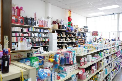                                                                                             Farmacia Keitha
Servicios:
• Copias
• Fax
• Entrega al hogar

Productos:
• Recetario
• Mercancía de primera necesidad
• Tienda de regalos
• Joyería
• Carteras
• Perfumería
• Maquillajes
• Productos de cabello
• Productos de cuidado de piel
• Tarjetas postales
• Misceláneos
• Equipo médico
• Vitaminas
• Productos naturales
• Medicamentos over the counter
                                                                                    