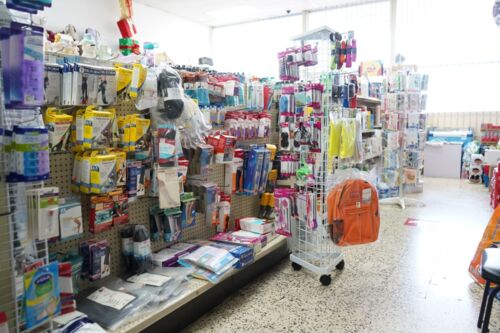                                                                                             Farmacia Keitha
Servicios:
• Copias
• Fax
• Entrega al hogar

Productos:
• Recetario
• Mercancía de primera necesidad
• Tienda de regalos
• Joyería
• Carteras
• Perfumería
• Maquillajes
• Productos de cabello
• Productos de cuidado de piel
• Tarjetas postales
• Misceláneos
• Equipo médico
• Vitaminas
• Productos naturales
• Medicamentos over the counter
                                                                                    