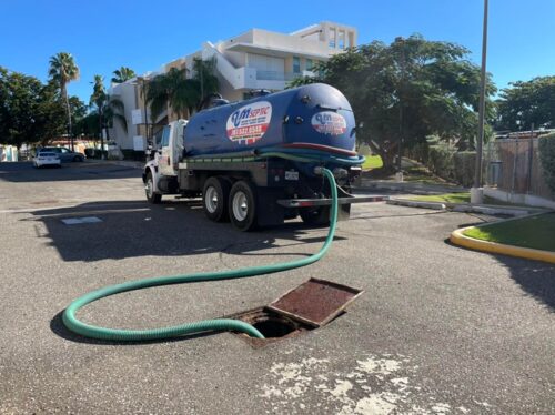                                                                                             AM Septic
•  Vaciado de Pozo Séptico
•  Limpieza trampa de grasa
•  Limpieza y mantenimiento de sistema de bombeo sanitario
•  Residencial, Comercial e Industrial
•  Área oeste, norte y sur
                                                                                    