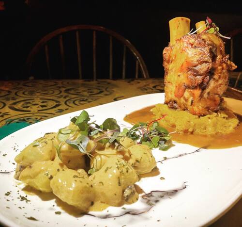 Casilda Cocina Creativa
Restaurante (almuerzos y cena)
Coctelería (con mixólogo)
Cervecería artesanal
Música en vivo (Rooftop)
Cocina Creativa
Servicio de Pick Up