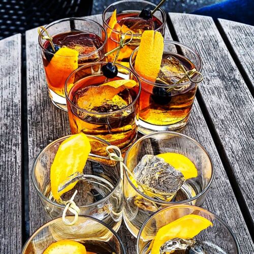 Casilda Cocina Creativa
Restaurante (almuerzos y cena)
Coctelería (con mixólogo)
Cervecería artesanal
Música en vivo (Rooftop)
Cocina Creativa
Servicio de Pick Up