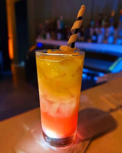                                                                                             Cavas Roof Top
• Restaurante
• Coctelería
• Cervecería artesanal
• Salón de eventos
                                                                                    