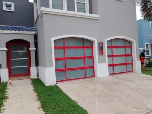                                                                                             King Aluminum
Productos:
• Puertas de pivotes
• Portones de garaje
• Puertas principales
• Puertas de interior
• Puertas de clóset
• Puertas folding
• Puertas con ventana
• Puertas de seguridad
• Portones de patio
• Ventanas projected
• Ventanas casement
• Ventanas de lama

Servicios:
• Construcción liviana
• Adaptación de huecos para puertas y ventanas
• Mochetas
• Cambio de cilindro, cerradura y handel
• Cambio de falleba
• Cambio de cajuela
• Reemplazo de cristales
• Remoción de rejas
• Sadel
                                                                                    