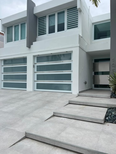                                                                                             King Aluminum
Productos:
• Puertas de pivotes
• Portones de garaje
• Puertas principales
• Puertas de interior
• Puertas de clóset
• Puertas folding
• Puertas con ventana
• Puertas de seguridad
• Portones de patio
• Ventanas projected
• Ventanas casement
• Ventanas de lama

Servicios:
• Construcción liviana
• Adaptación de huecos para puertas y ventanas
• Mochetas
• Cambio de cilindro, cerradura y handel
• Cambio de falleba
• Cambio de cajuela
• Reemplazo de cristales
• Remoción de rejas
• Sadel
                                                                                    