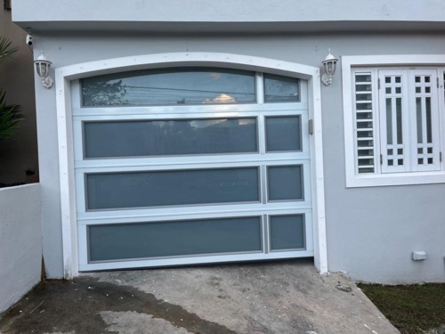                                                                                             King Aluminum
Productos:
• Puertas de pivotes
• Portones de garaje
• Puertas principales
• Puertas de interior
• Puertas de clóset
• Puertas folding
• Puertas con ventana
• Puertas de seguridad
• Portones de patio
• Ventanas projected
• Ventanas casement
• Ventanas de lama

Servicios:
• Construcción liviana
• Adaptación de huecos para puertas y ventanas
• Mochetas
• Cambio de cilindro, cerradura y handel
• Cambio de falleba
• Cambio de cajuela
• Reemplazo de cristales
• Remoción de rejas
• Sadel
                                                                                    