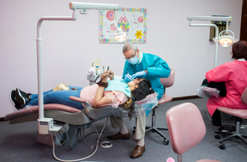                                                                                             Orthodontics Unlimited Dr. Eusebio A. Díaz D.M.D. A.B.O.
Diagnóstico y Tratamiento de Ortodoncia para niños, adolescentes y adultos
Corrección de dientes irregulares o apiñados
Dientes con espacios generalizados
Mordida abierta, cruzada
Sobremordida
Tratamiento Dento Esqueletal para corrección de deformidades
Braces
T Ortodoncia para casos quirúrgicos
                                                                                    