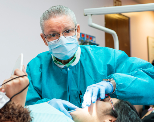                                                                                             Orthodontics Unlimited Dr. Eusebio A. Díaz D.M.D. A.B.O.
Diagnóstico y Tratamiento de Ortodoncia para niños, adolescentes y adultos
Corrección de dientes irregulares o apiñados
Dientes con espacios generalizados
Mordida abierta, cruzada
Sobremordida
Tratamiento Dento Esqueletal para corrección de deformidades
Braces
T Ortodoncia para casos quirúrgicos
                                                                                    