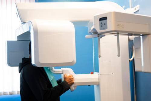                                                                                             Orthodontics Unlimited Dr. Eusebio A. Díaz D.M.D. A.B.O.
Diagnóstico y Tratamiento de Ortodoncia para niños, adolescentes y adultos
Corrección de dientes irregulares o apiñados
Dientes con espacios generalizados
Mordida abierta, cruzada
Sobremordida
Tratamiento Dento Esqueletal para corrección de deformidades
Braces
T Ortodoncia para casos quirúrgicos
                                                                                    