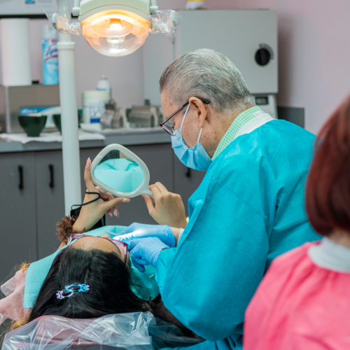                                                                                             Orthodontics Unlimited Dr. Eusebio A. Díaz D.M.D. A.B.O.
Diagnóstico y Tratamiento de Ortodoncia para niños, adolescentes y adultos
Corrección de dientes irregulares o apiñados
Dientes con espacios generalizados
Mordida abierta, cruzada
Sobremordida
Tratamiento Dento Esqueletal para corrección de deformidades
Braces
T Ortodoncia para casos quirúrgicos
                                                                                    