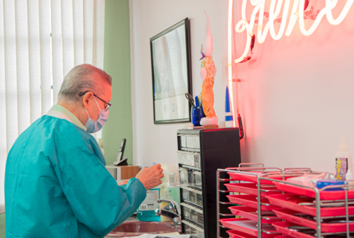                                                                                             Orthodontics Unlimited Dr. Eusebio A. Díaz D.M.D. A.B.O.
Diagnóstico y Tratamiento de Ortodoncia para niños, adolescentes y adultos
Corrección de dientes irregulares o apiñados
Dientes con espacios generalizados
Mordida abierta, cruzada
Sobremordida
Tratamiento Dento Esqueletal para corrección de deformidades
Braces
T Ortodoncia para casos quirúrgicos
                                                                                    